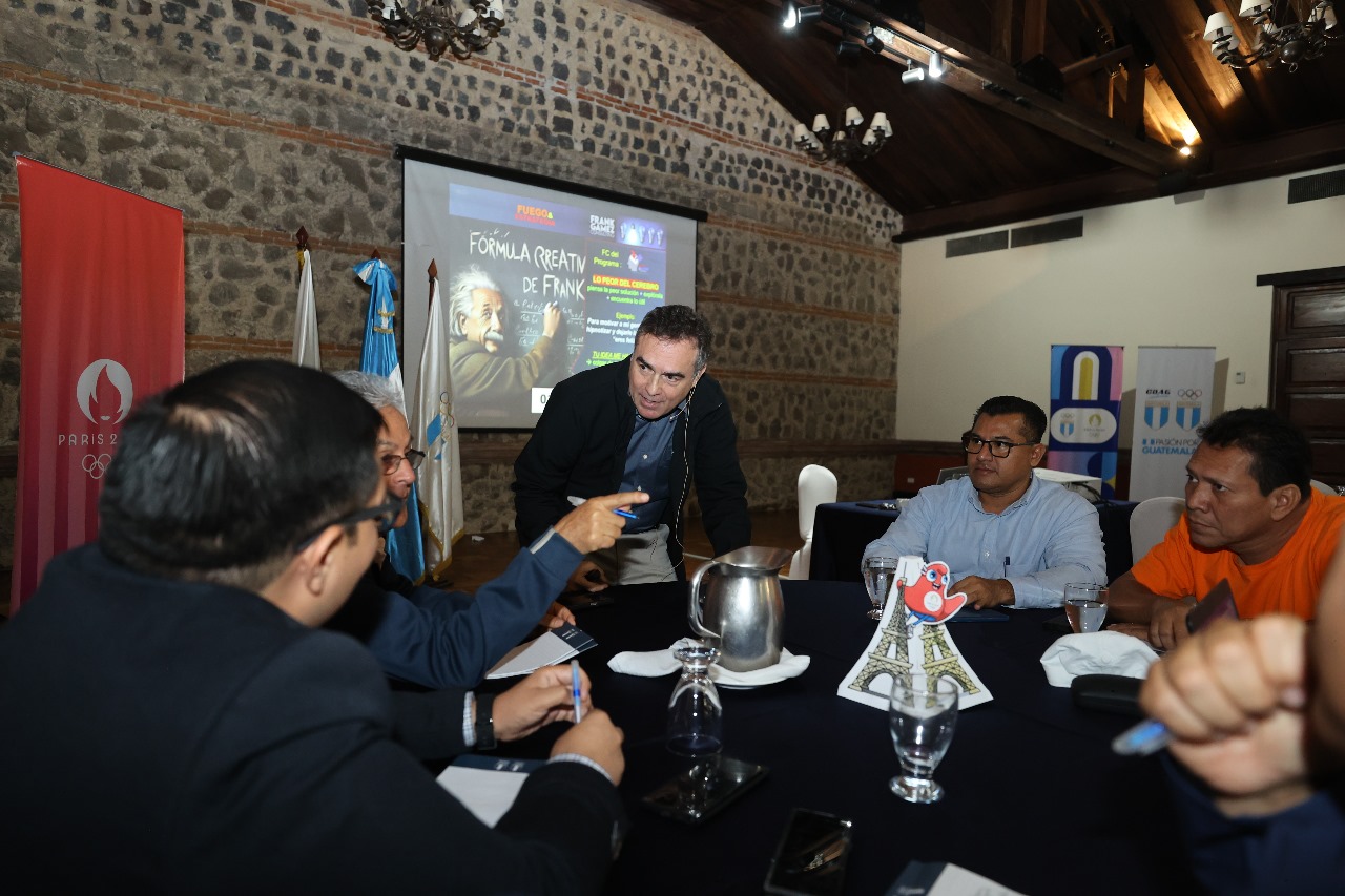 Frank Gamez facilitando el programa InCompany, Antigua